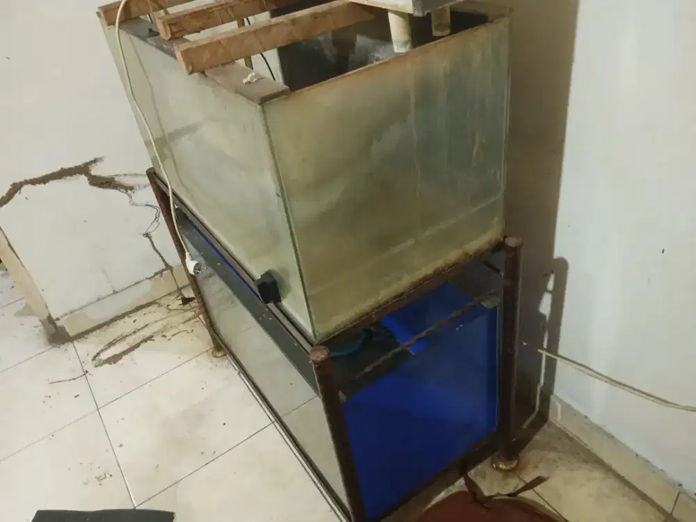 AQUARIUM 2 TINGKAT MEJA BESI TEMPA LENGKAP HARGA MURAH BISA NEGO TIPIS