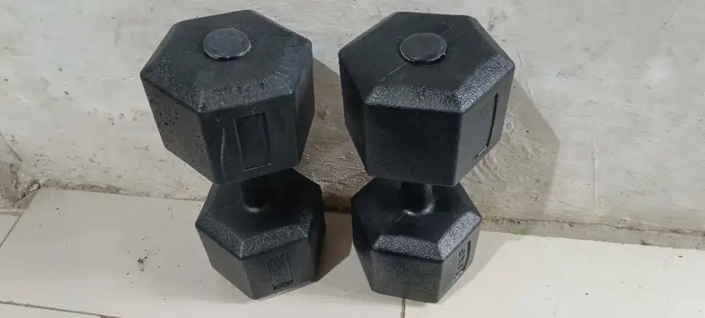 barbel 12,5 kg ada 2 buah total 25 kg