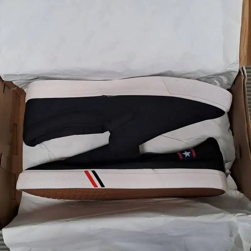 Sepatu Kasual Star Slip-On Hitam - Size 39