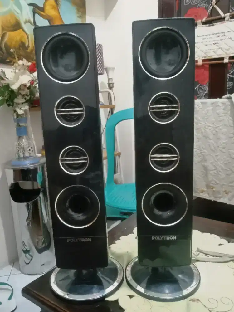 Speaker tower polytron