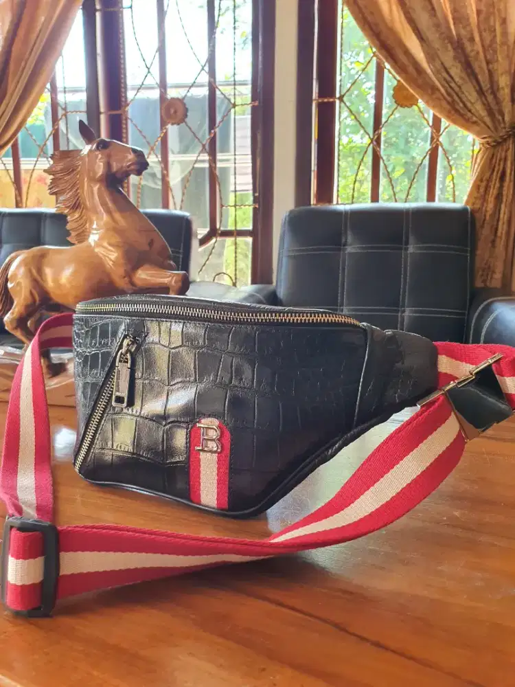 BALLY WEISTBAG TALI BENDERA LIKE NEW 99% ORI ITALIA