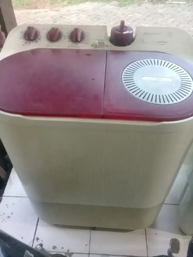 mesin cuci 2 tabung merek Sharp