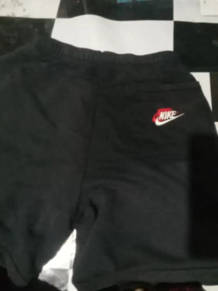 Celana pendek nike seven swosh