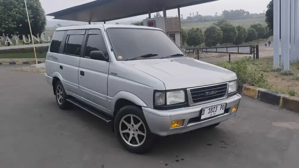 Isuzu panther new hi grade THN 1999 manual siap pakai ga ada PR