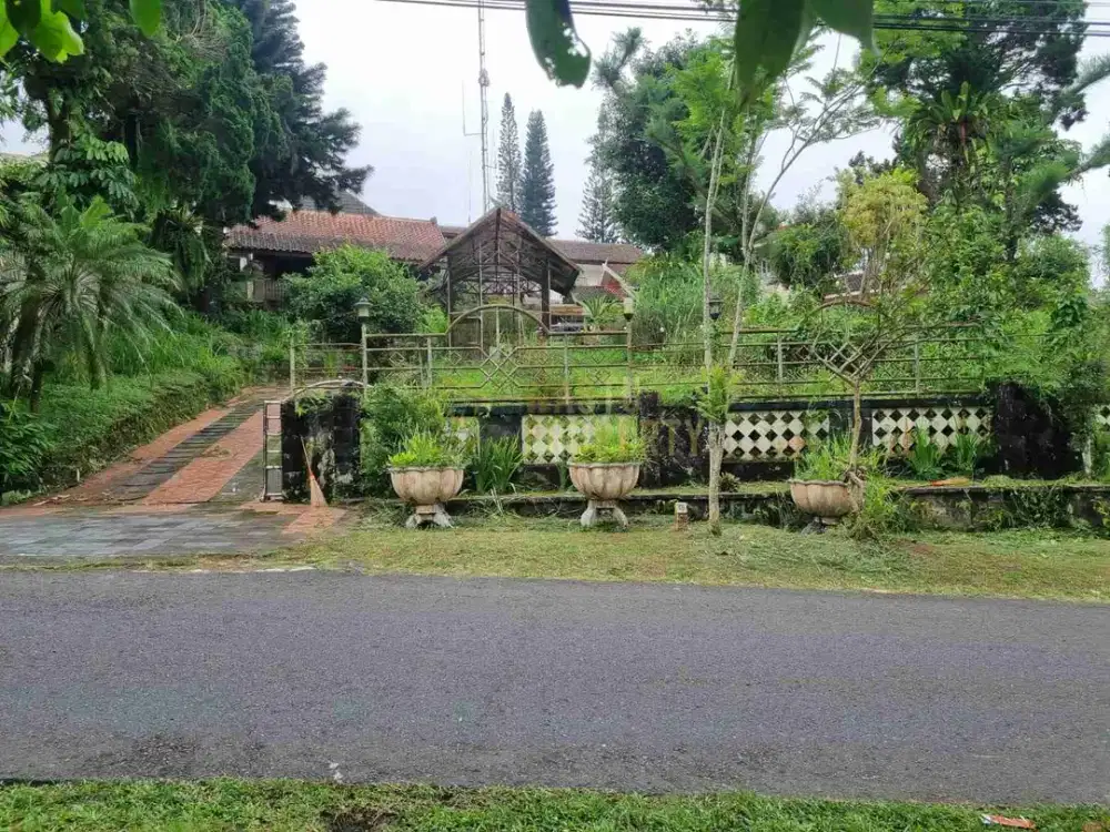 DIJUAL VILLA BESAR TANAH LUAS DI KALIURANG DEKAT TUGU UDANG