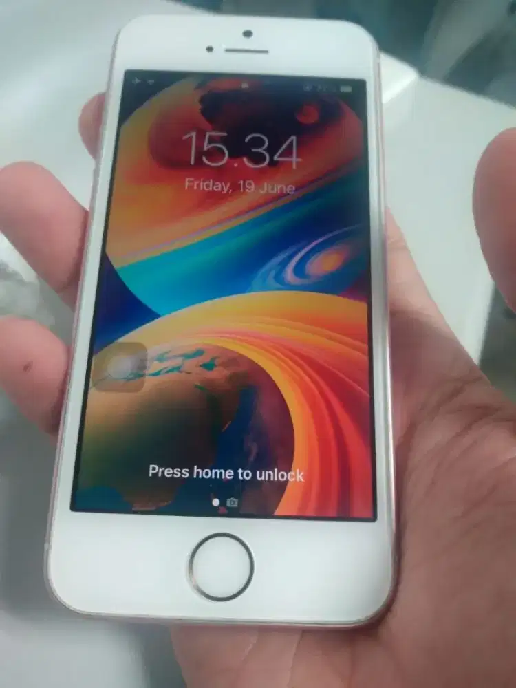 Apple iPhone SE