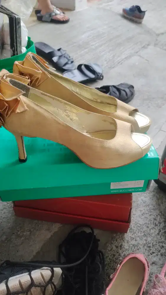 Dijual Sepatu heels wanita kuning
