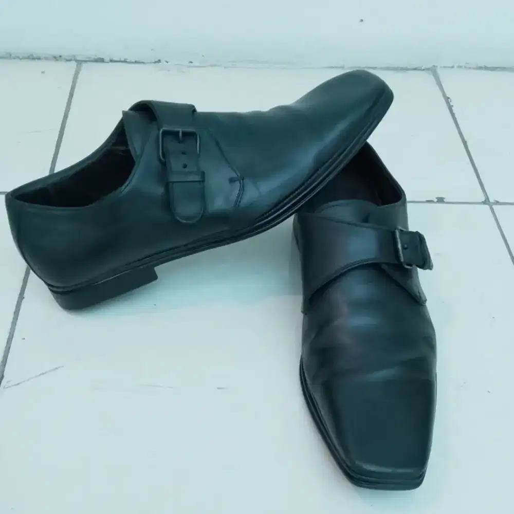 Sepatu HUGO BOSS no. 40,5