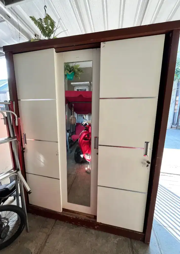 Lemari Kayu Sliding Baju 3 Pintu