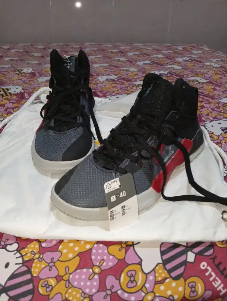 Sepatu basket Tarmak uk 40 eu