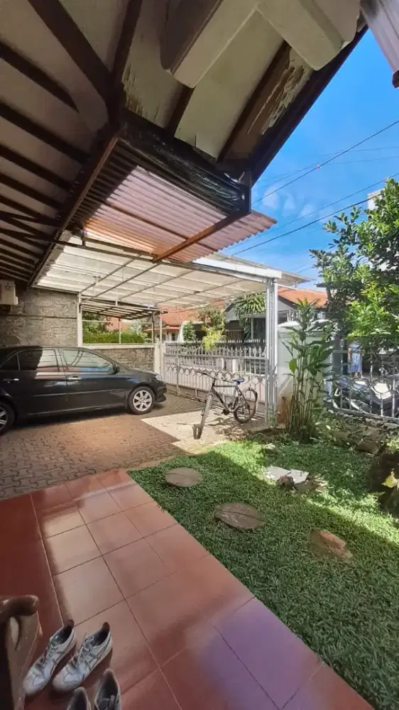 Rumah bagus siap huni di Turangga Buah Batu dekat BKR jalan lebar