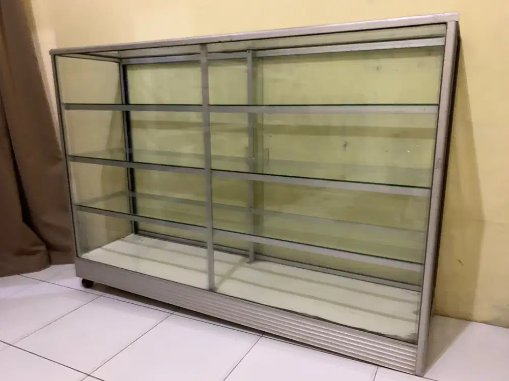 Etalase kaca panjang 1,5 meter