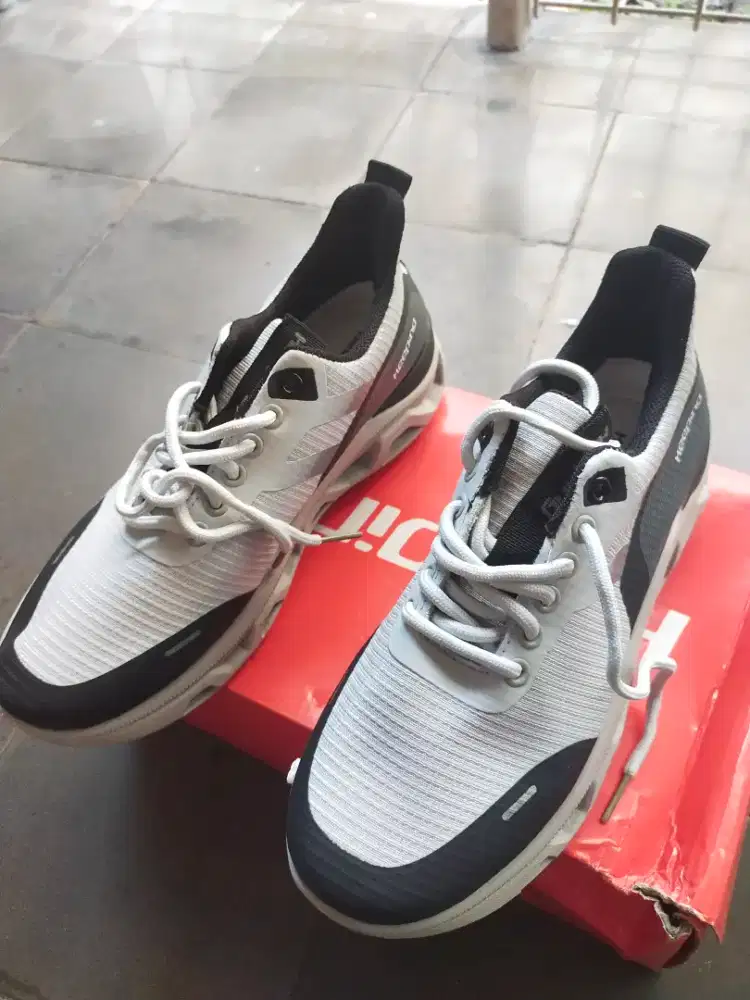 Sepatu jogging merk keeping