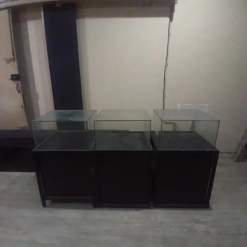 Jual cepat rak pajangan plat besi 60x60x70 untuk 3 buah