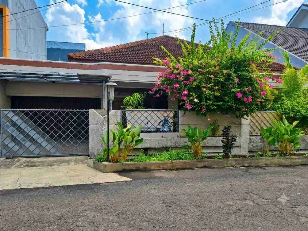 ( PUSAT KOTA ) RUMAH  DI JL MAWAR BRUMBUNGAN SEMARANG TENGAH