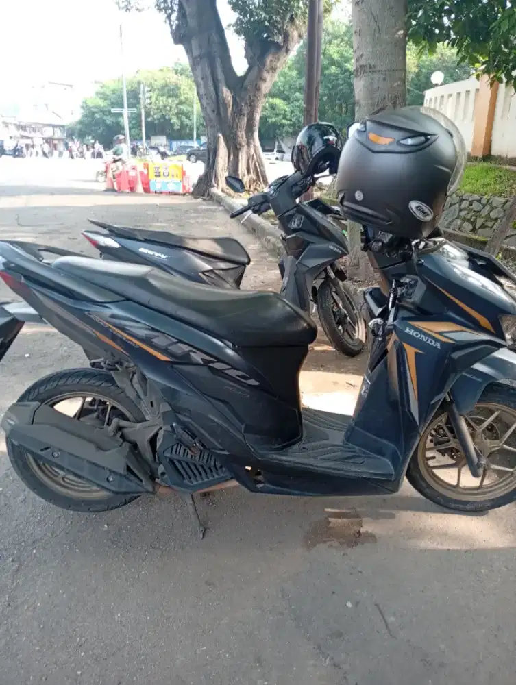 Honda Vario 125 warna biru