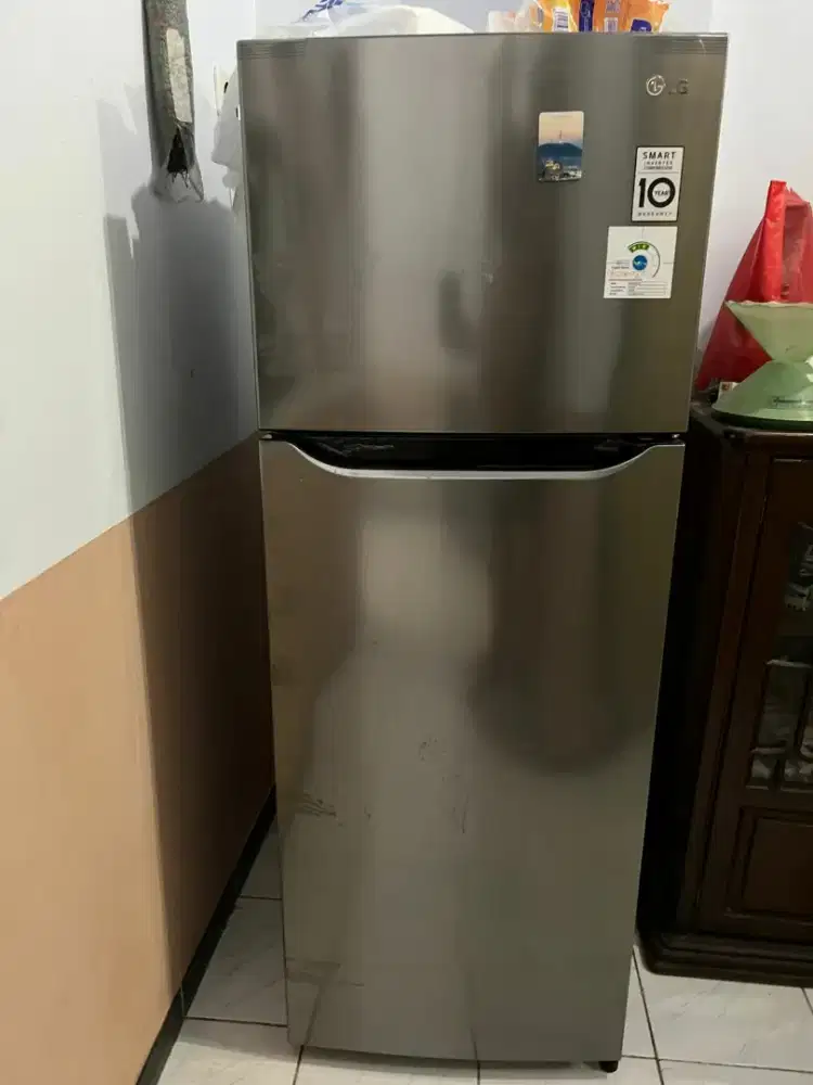 Dijual cepat kulkas masih bagus