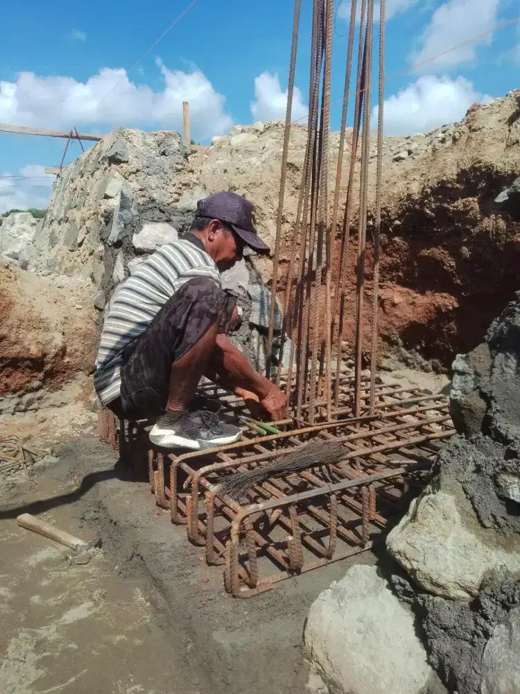 Butuh 10 orang tenaga dan tukang bangunan
