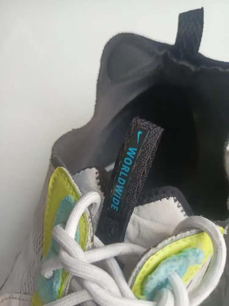 Sepatu Running Nike React WORLDWIDE