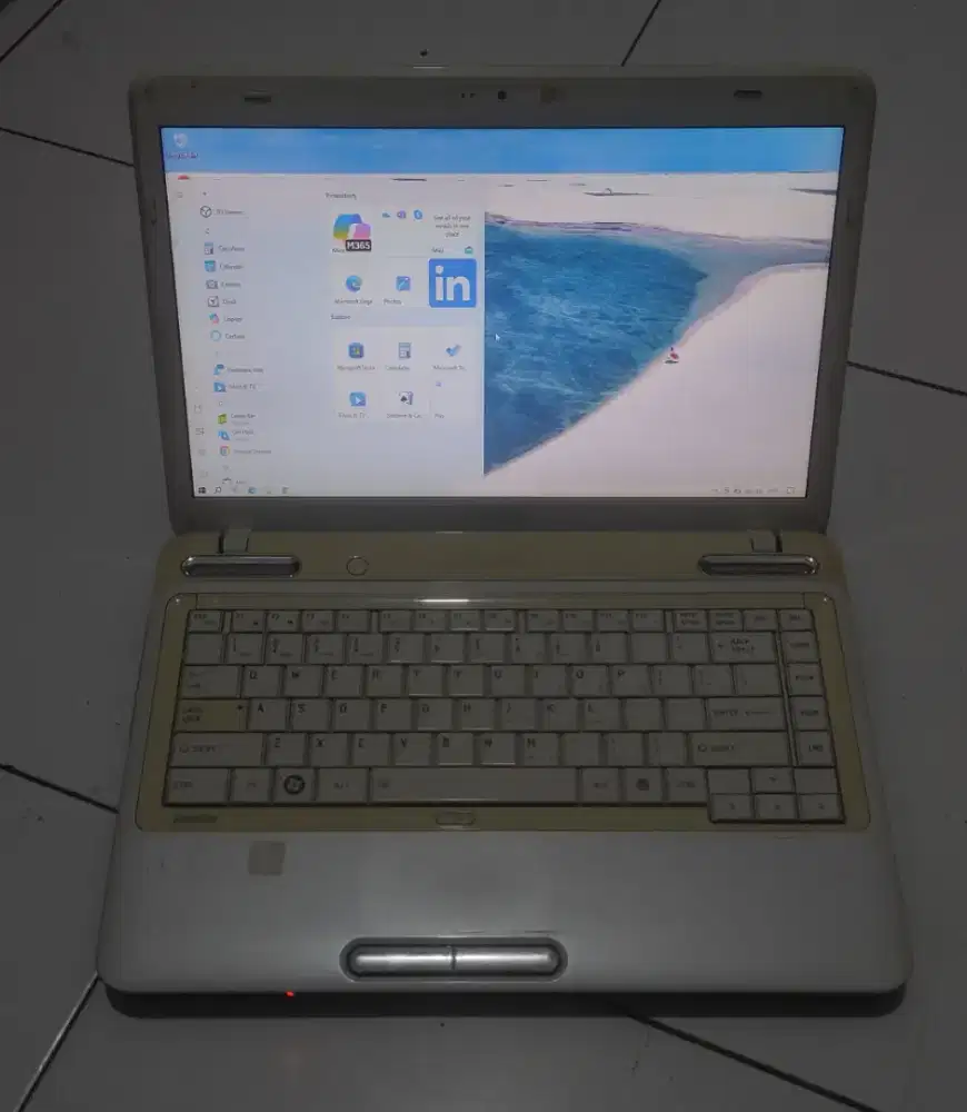 Laptop toshiba ram 4/500 windows 10 ofice lengkap siap pakai
