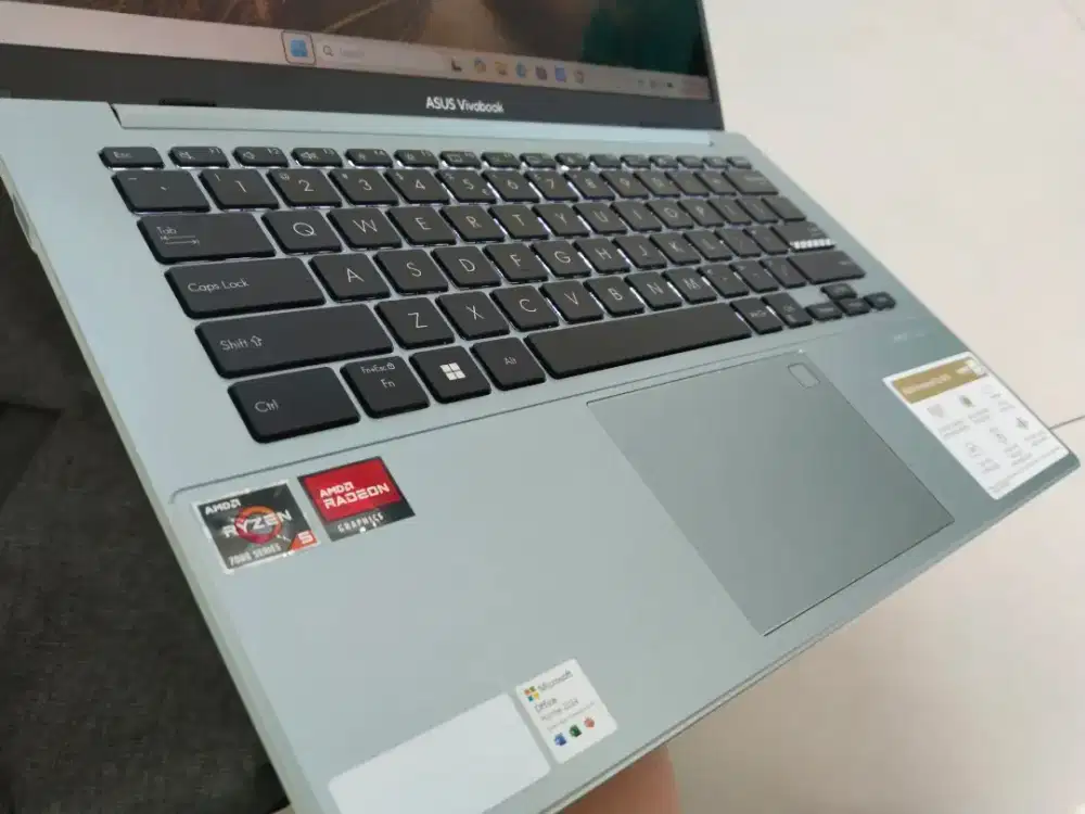 Dijual laptop Asus Vivobook Go E1404FA AMD RYZEN 5-7520U second 6Bln