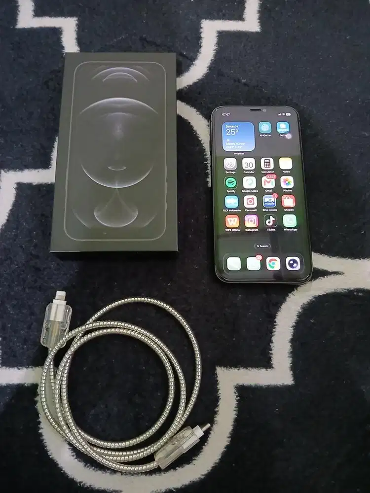 Iphone 11 64gb ex garansi resmi ( GDN / Blibli )
