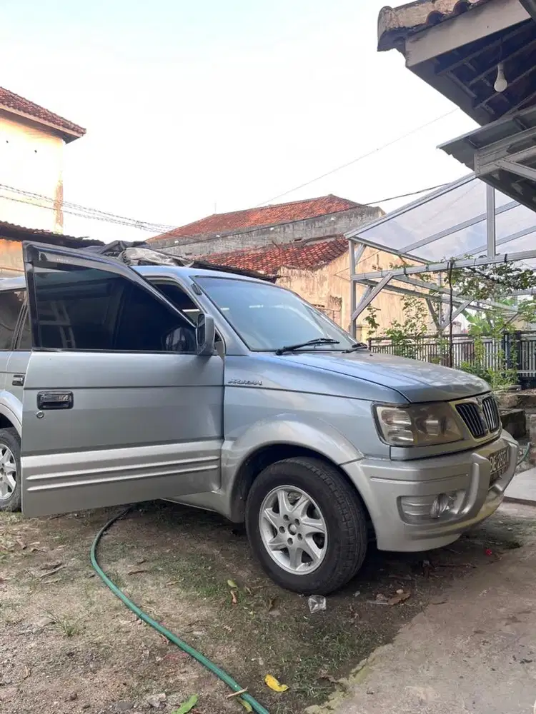 di jual mobil kuda grandia 2003