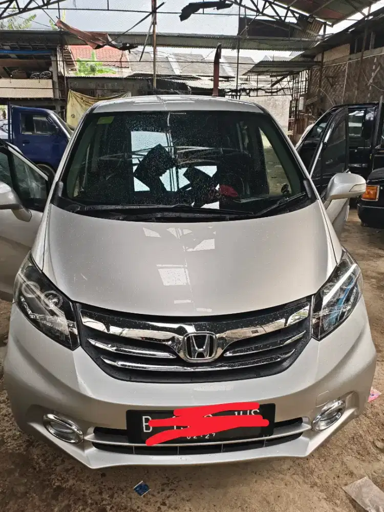 Honda freed silver PSD 2013