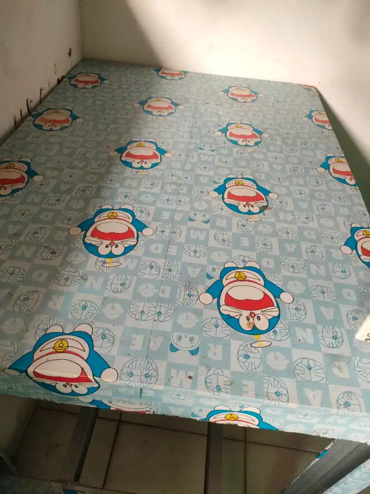Meja lebar bisa untuk meja makan