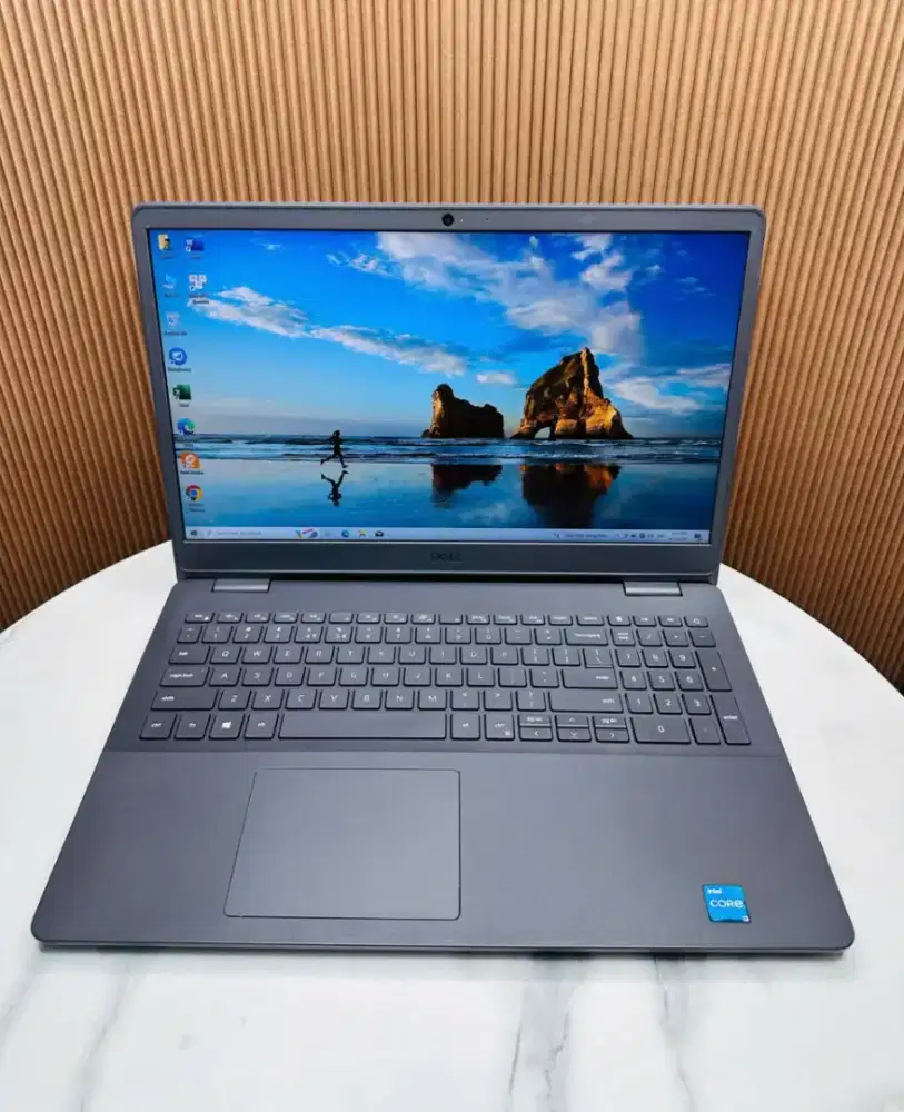 Laptop DeLL 16 inchi, Ram 8 GB Core i3-1115G4 3.00 GHz SSD 256 GB