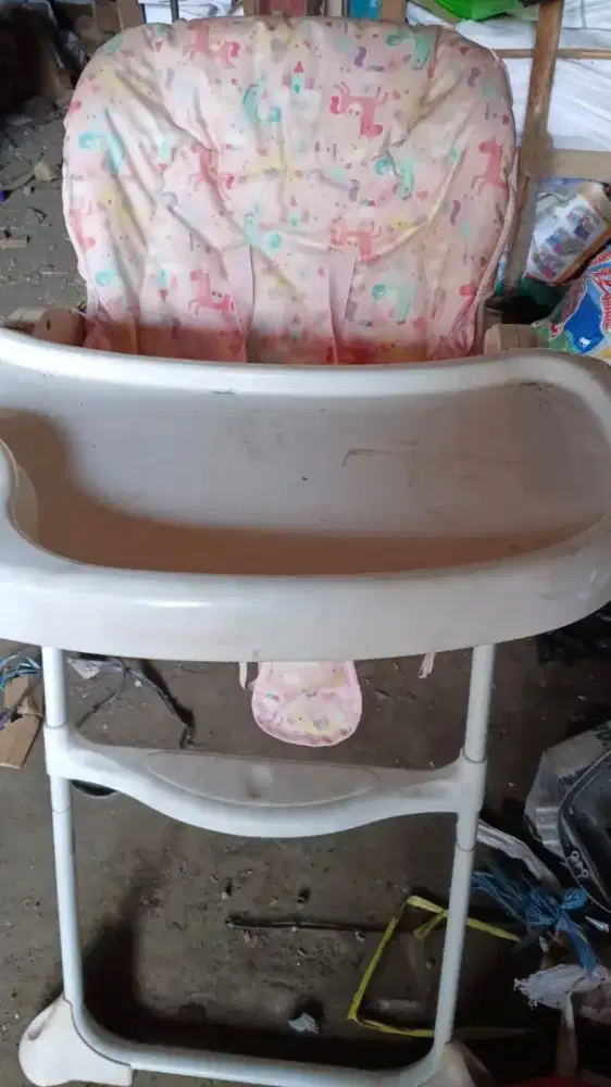 Meja makan anak