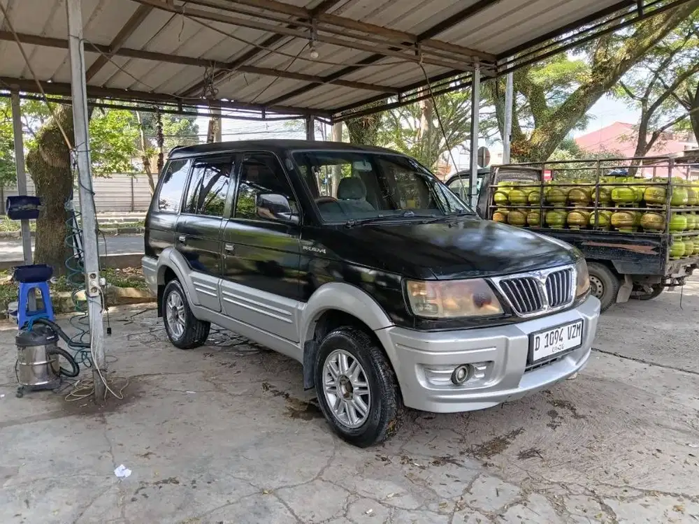 Kuda grandia 1.6 bensin tahun 2002, plat sampe 2030