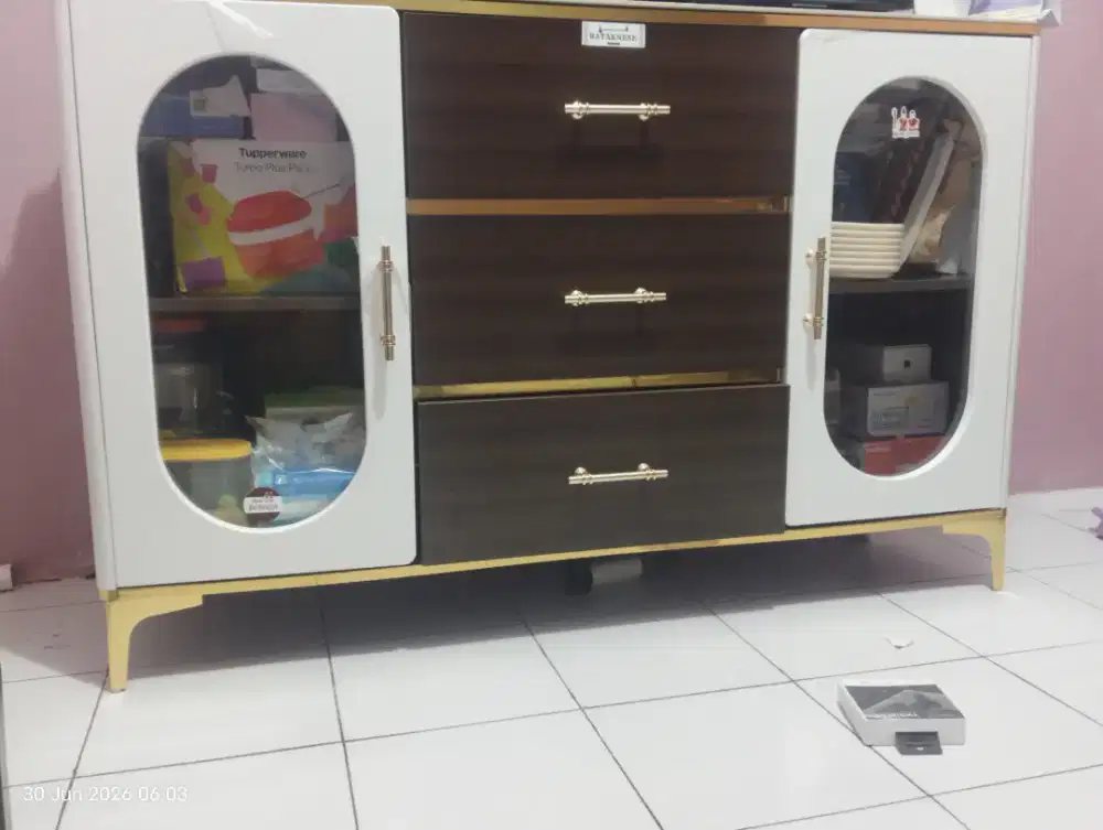 Di jual Meja TV campuran marmer di bagian tapak atas nya.