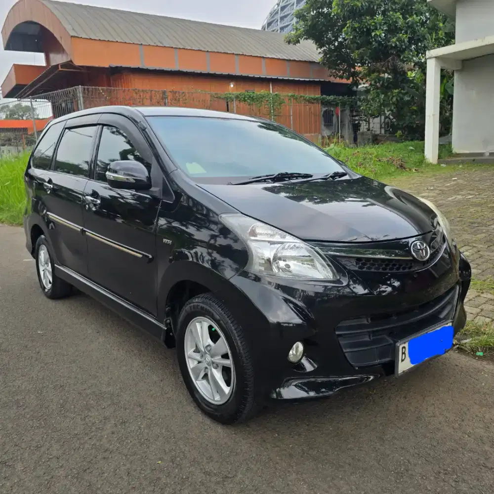 Toyota Avanza Veloz 1.5 at matic th 2013 hitam