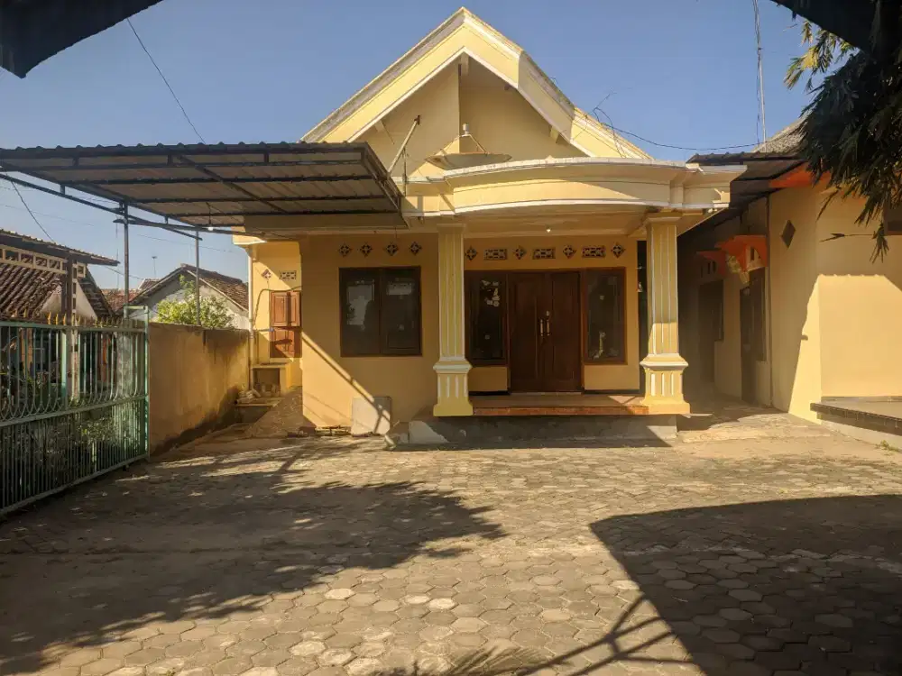 Rumah siap huni halaman luas
