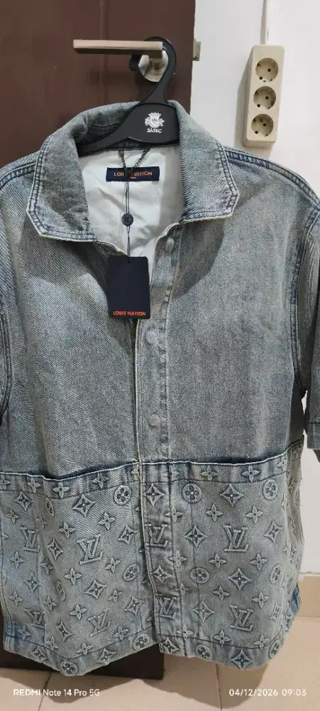 Dijual jaket jeans LV