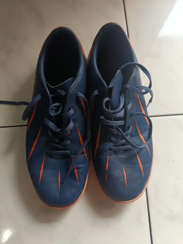 Dijual sepatu futsal SPECS size 42 jarang dipakai mulus