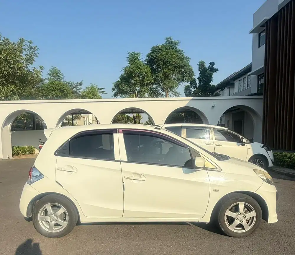 Honda Brio E CVT Matic kilometer rendah