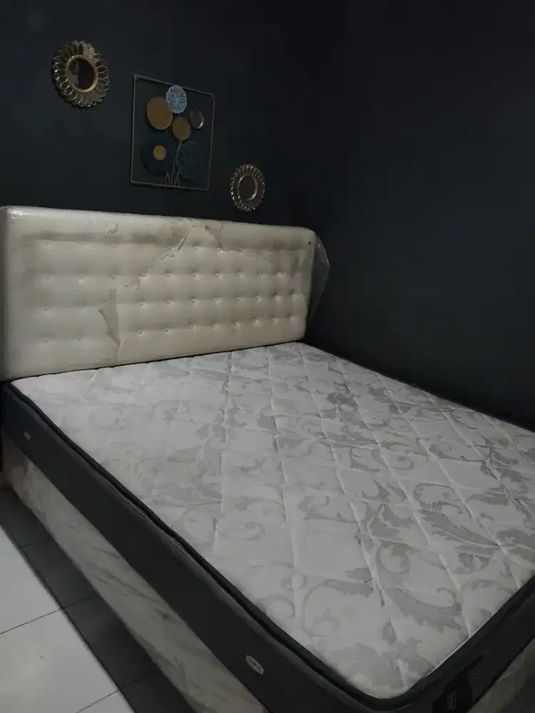 Dijual springbed plus dipan