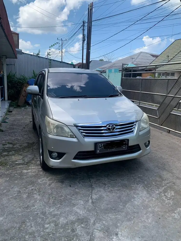 Kijang Innova V-AT 2012