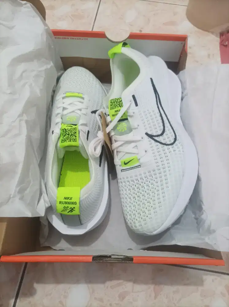 Sepatu Nike Interact Run