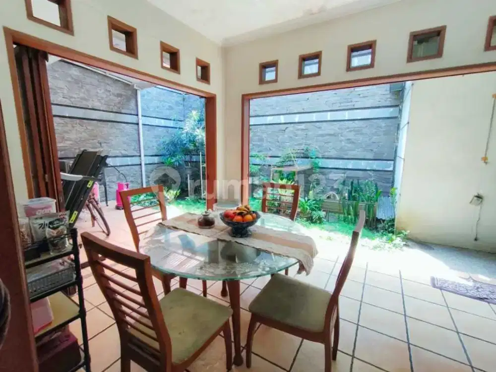 Rumah Mewah 2 Lantai Dalam Komplek Batununggal Indah Bandung