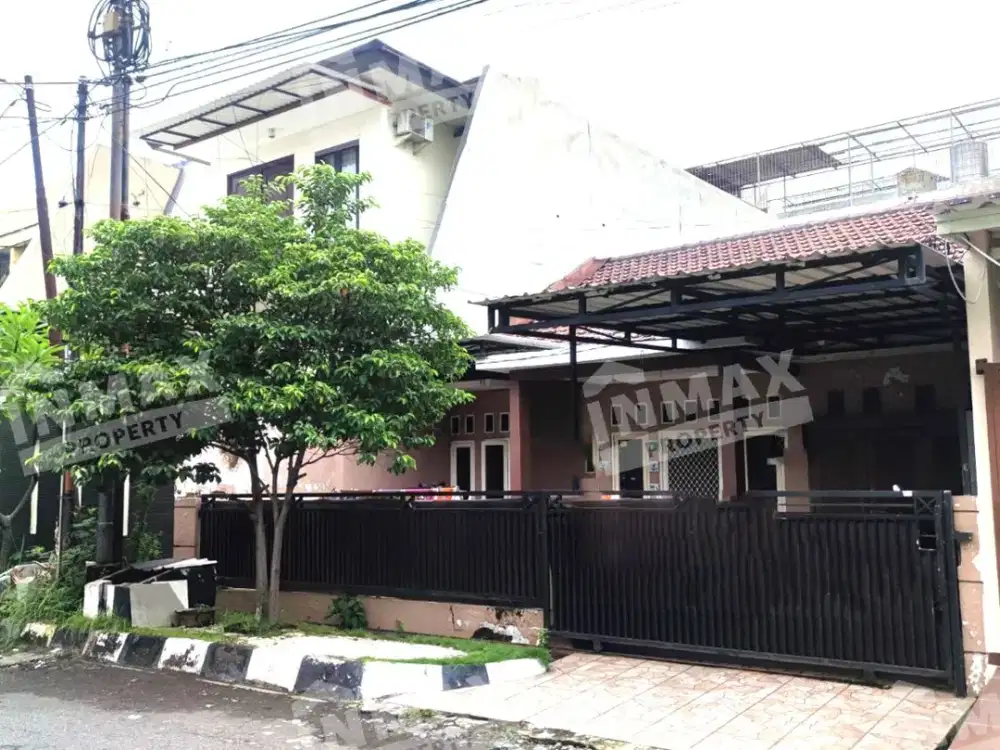 Rumah 1,5 Lantai Dekat Jalan Raya di Nginden Intan Surabaya, Row Jalan Lebar
