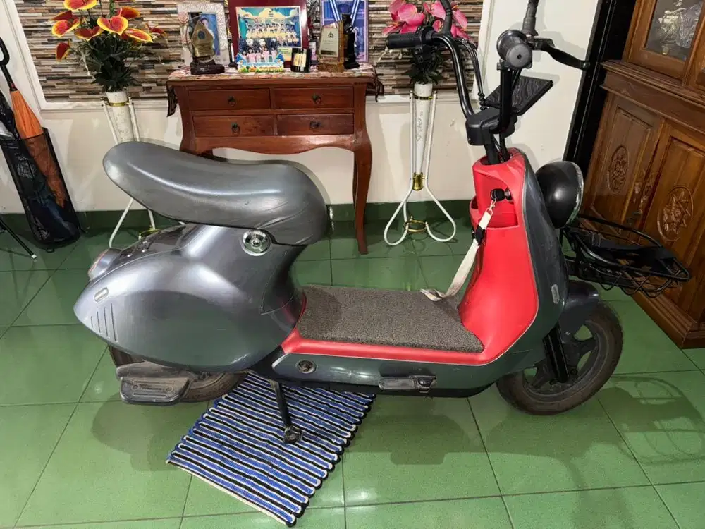Selis Uwinfly D8 Silver – Mulus, Siap Pakai