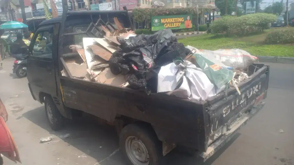 Jasa pembuangan sampah dan puing