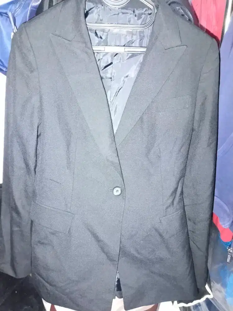 Blazer Hitam Puring