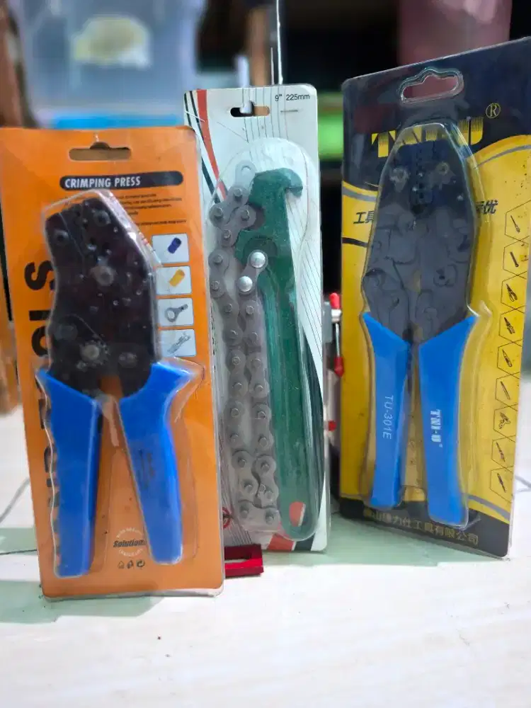 Clamping skun dan alat pembuka universall