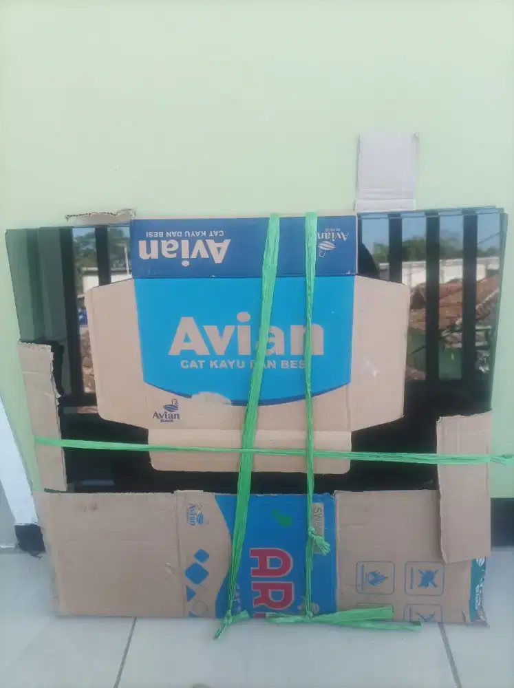 Kaca hitam riben