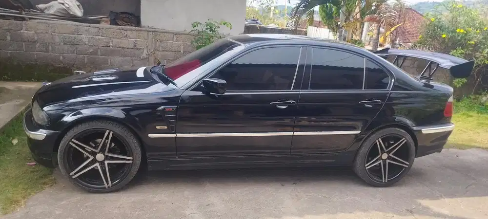 BMW 318i 2001 Bensin