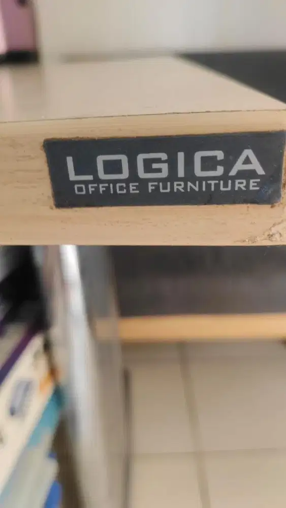 Meja Kerja Merek LOGICA OFFICE FURNITURE